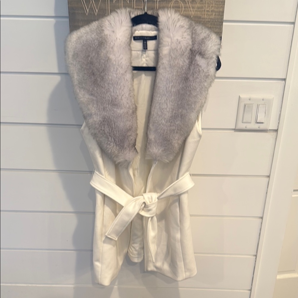 White House Black Market Ivory Vest with Faux Fur Trim - Picture 1 of 2